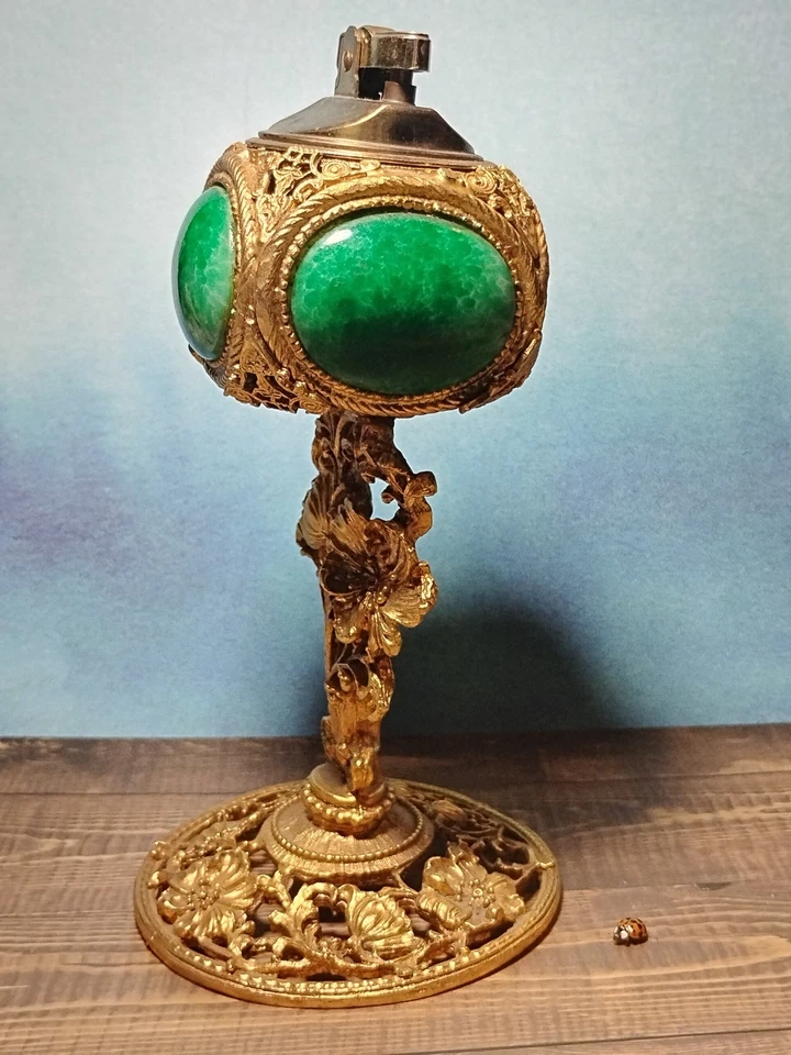 DE COLECCIÓN HERMOSO ENCENDEDOR DE MESA DE METAL FLORAL ORNAMENTADO Cabujones Verdes Foto 2 de 4