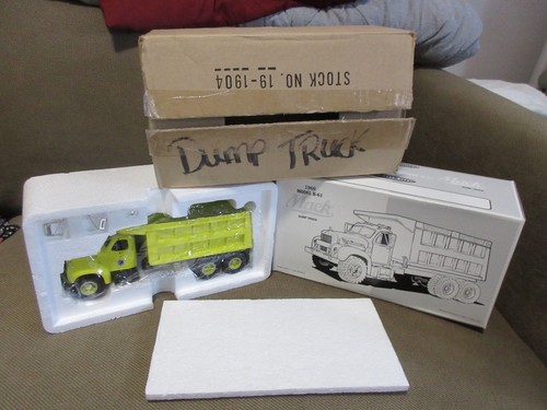 1st First Gear 1960 Mack B-61 Dump Truck New York State Thruway 19-1904 1:34 - Picture 3 of 4