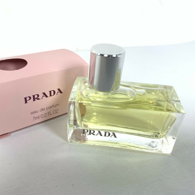 prada green perfume