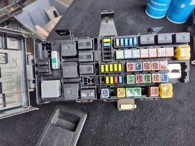 2003-05 LINCOLN AVIATOR ENGINE FUSE JUNCTION RELAY BOX