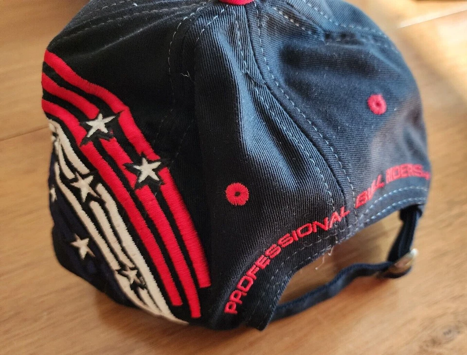 SOMBRERO GORRA AJUSTABLE BORDADO PBR PROFESIONAL BULL RIDERS ROJO/BLANCO/AZUL Foto 3 de 4