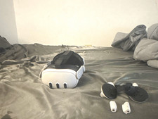 Meta Quest 3 Standalone VR Headset WhiteBlack w 2 Controllers