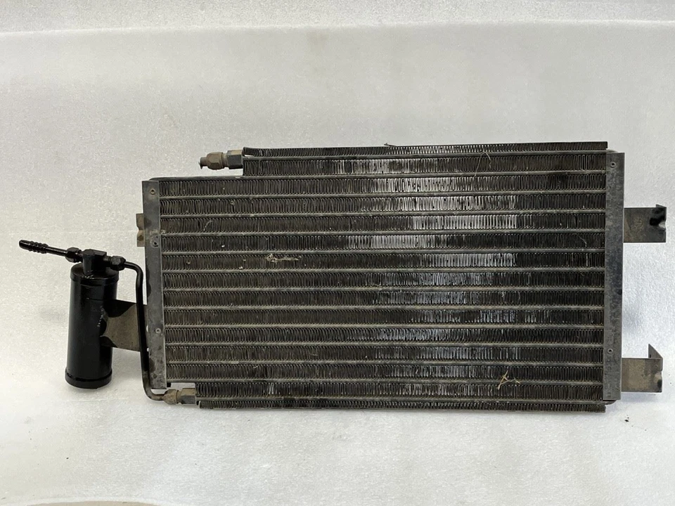 1988 JEEP GRAND WAGONEER AIR CONDITION AC CONDENSER 8130312 - Image 2 of 4