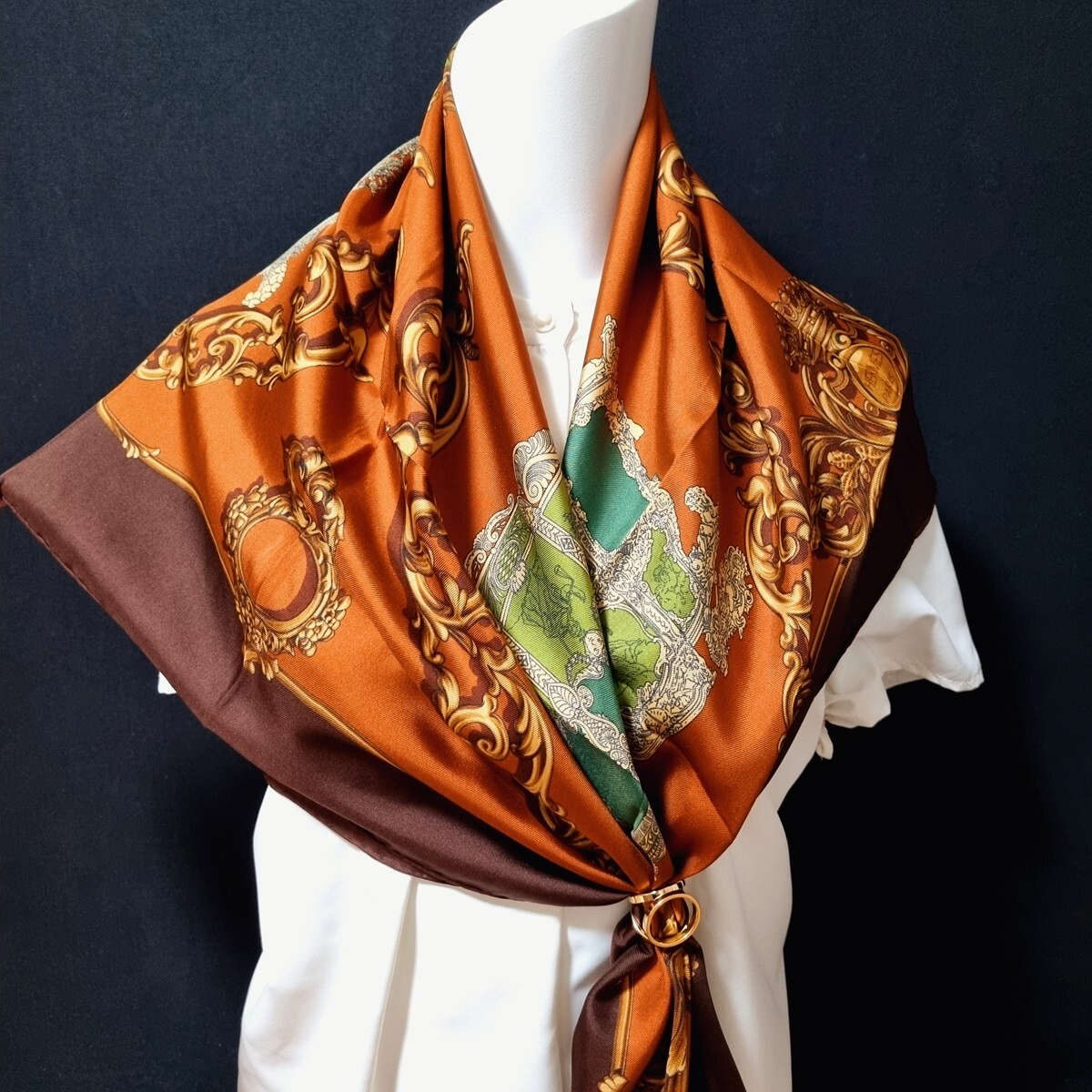 エルメス　ビンテージスカーフ Carrosses d'Or RARE VINTAGE HERMES Silk Scarf 
