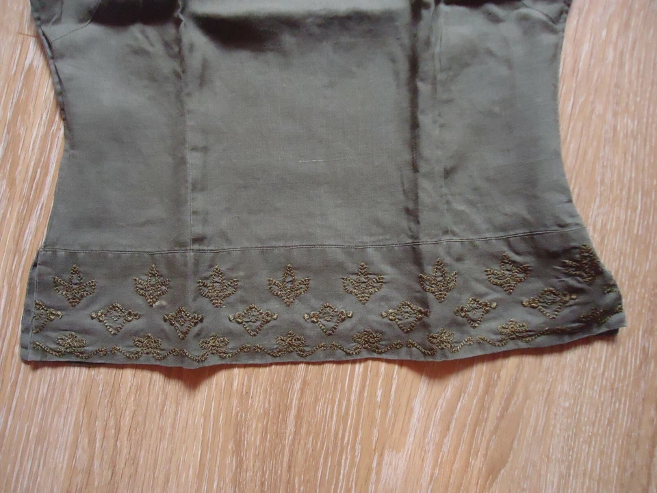 SUD EXPRESS HAUT EN RAMIE. SANS MANCHES.TAILLE :2.VERT ARMEE BASE BRODEE. - Photo 2/4