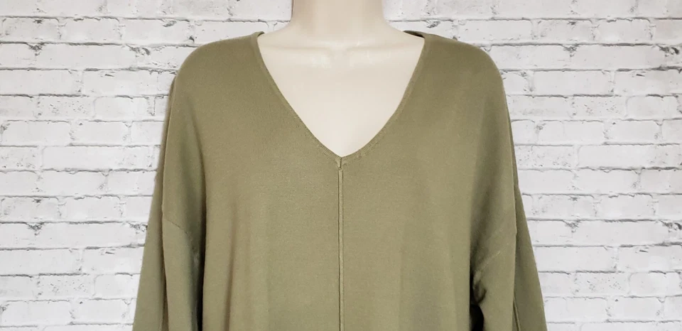 Suéter Gibson & Latimer XL para mujer con abertura lateral suave cuello en V alto-bajo verde cazador Foto 3 de 4