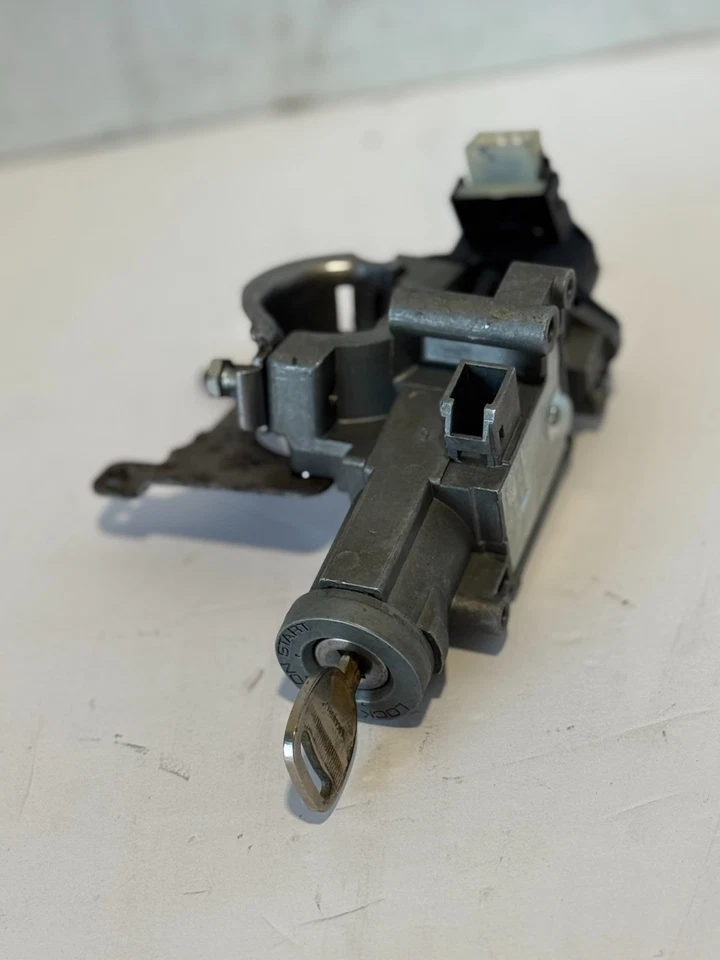 2004-2012 GMC CANYON 4X4 STEERING COLUMN IGNITION CYLINDER LOCK & KEY USED OEM - Image 2 of 4