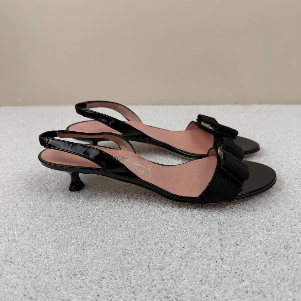 Sandalias Salvatore Ferragamo para mujer talla 6 charol negro con tira Vara Bow Italia Foto 3 de 4