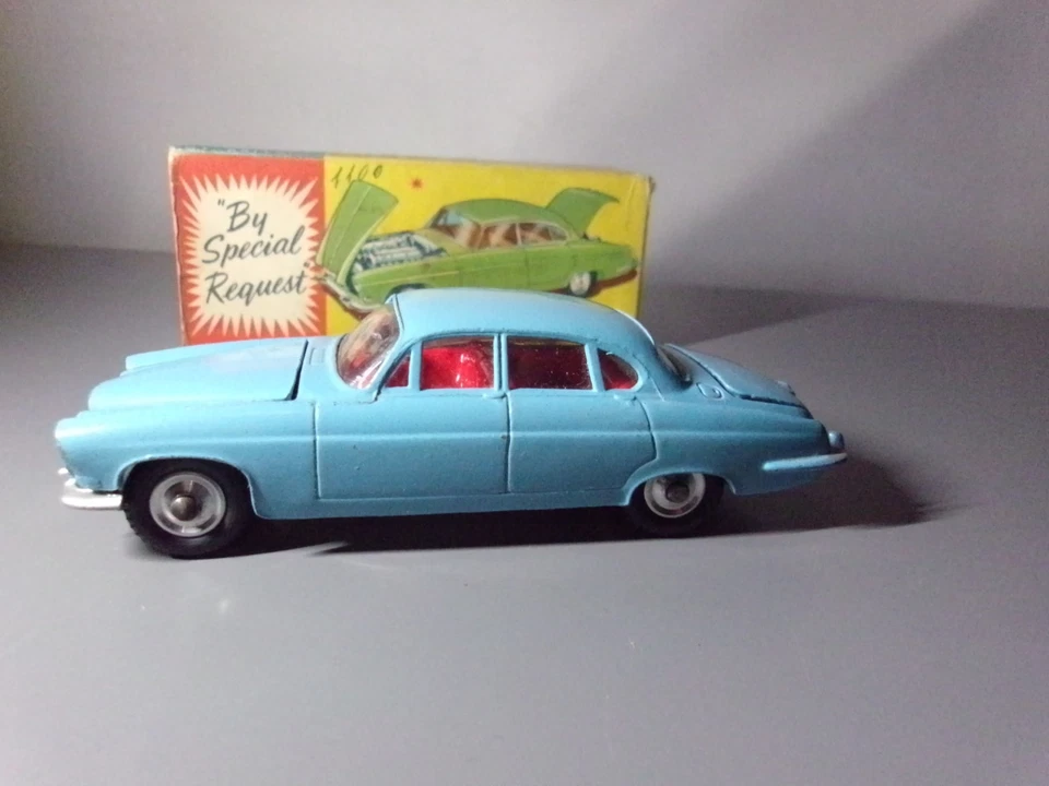 CORGI TOYS.  Jaguar  Mark X  no.238  scala 1/43 made in England  - Immagine 2 di 4