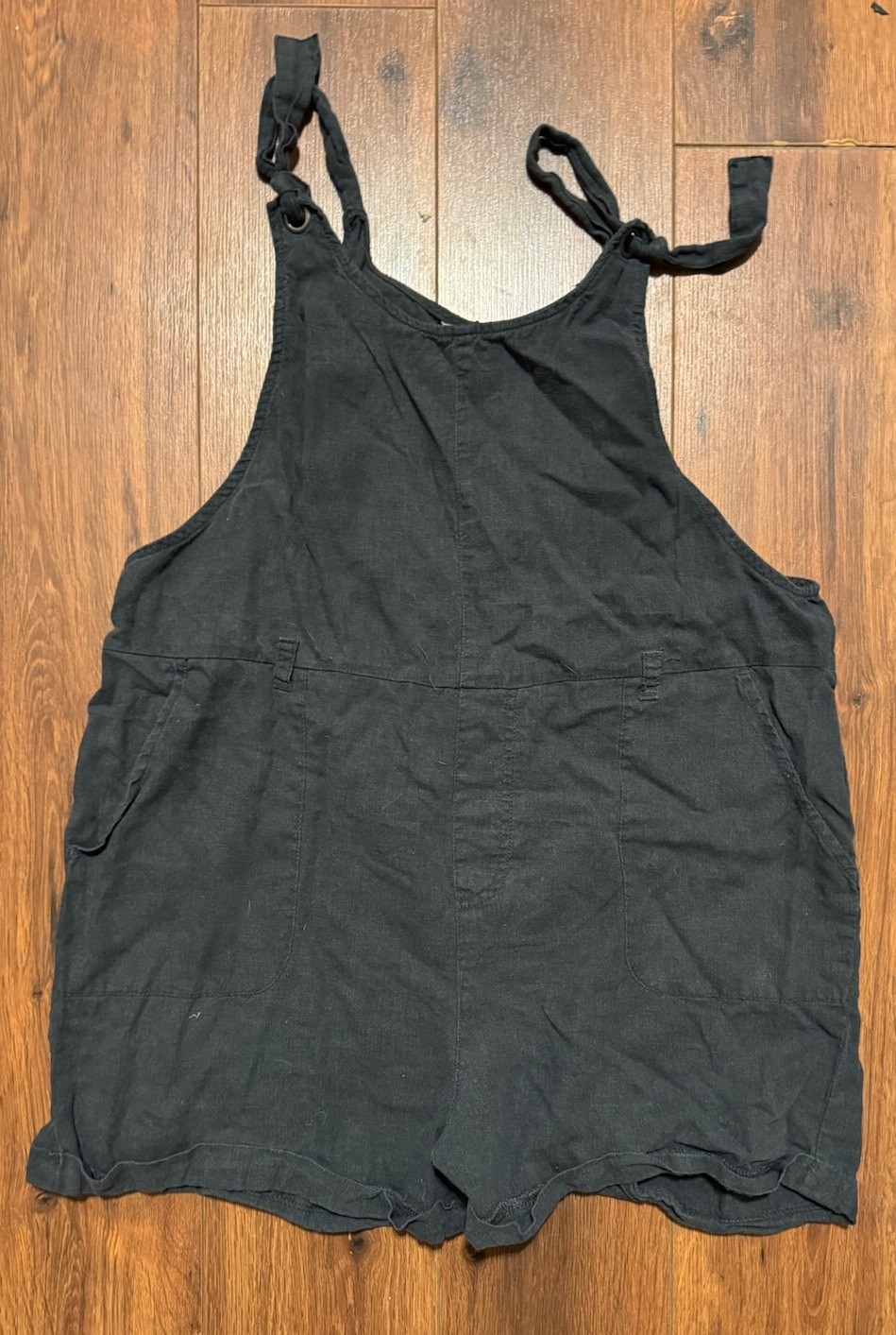 Universal Thread Romper Size Medium - image 1