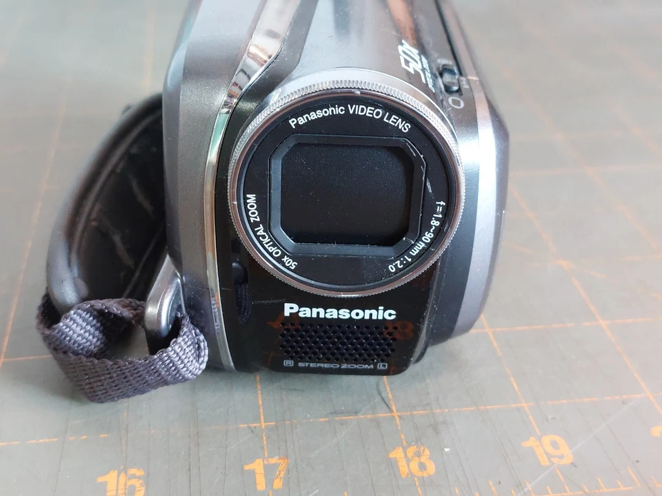 Panasonic SDR-H60P 50x HDD Camcorder Video Digital Camera w/ Battery - Image 4 of 4