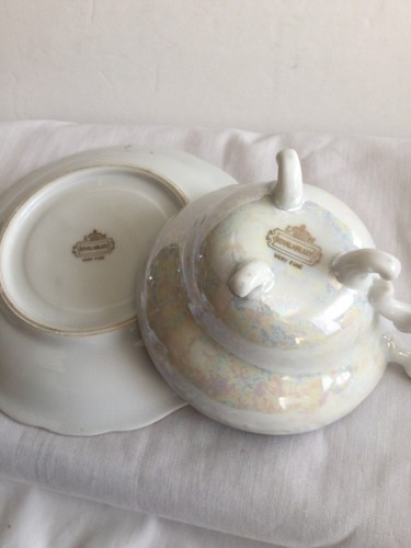 Taza de té y platillo de patas muy finas L&M Royal Halsey rosas negras y doradas Inglaterra - Imagen 9 de 18