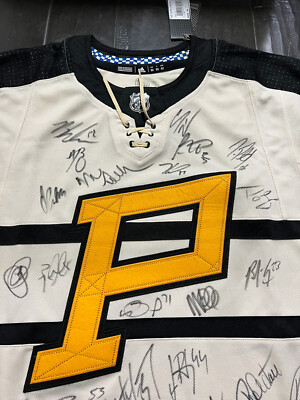 PITTSBURGH PENGUINS 2023 Team SIGNED Winter Classic Jersey Malkin