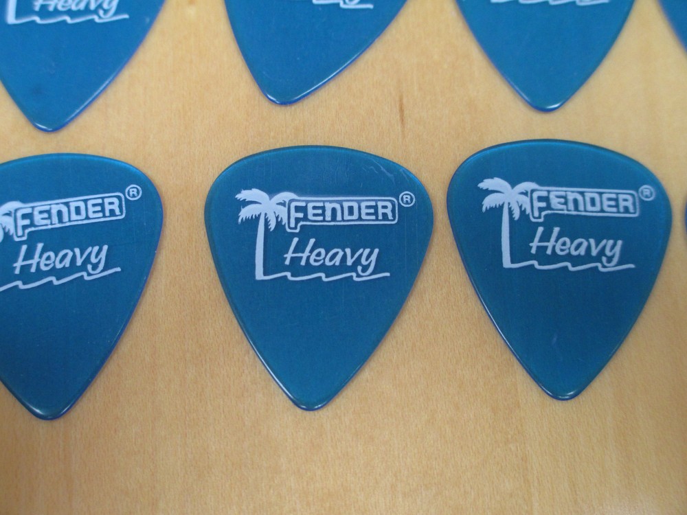 25 FENDER GUITAR PICKS - CALIFORNIA CLEAR 351 TYPE IN 