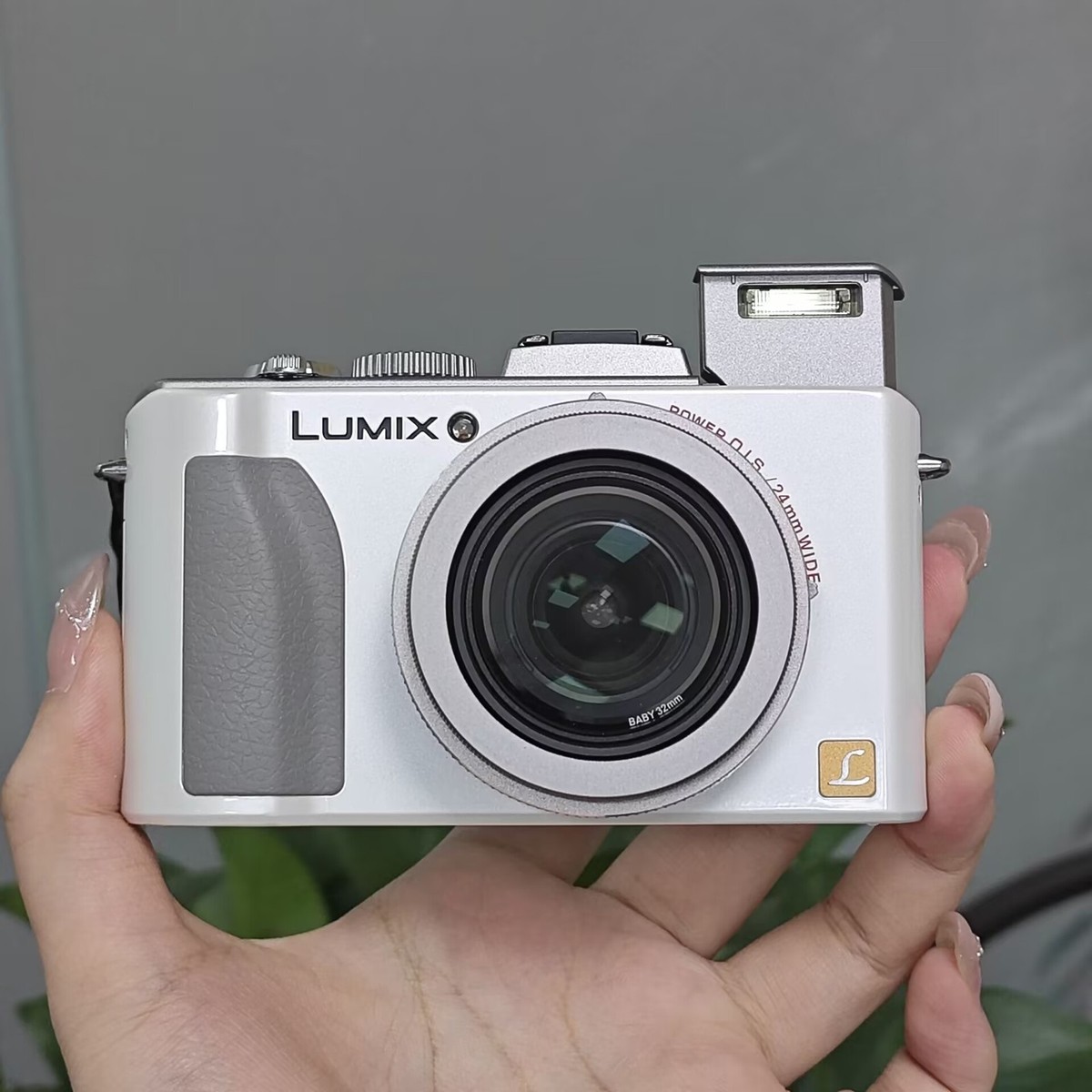 Panasonic LUMIX DMC-LX5 10.1MP 3.8X Optical Zoom Digital Camera HD