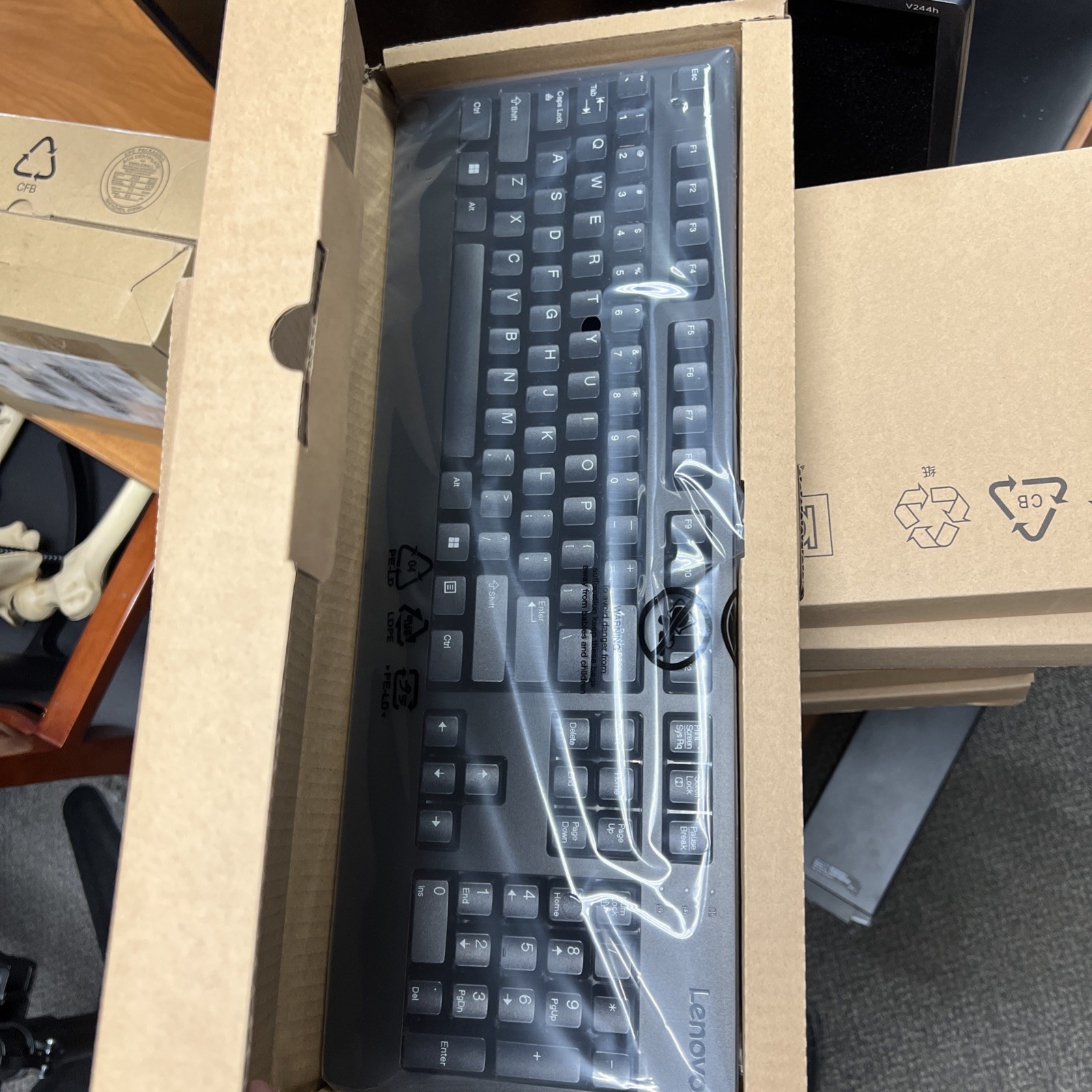Lenovo Traditional USB Keyboard, Black 00XH688 SD50L80031 Lot of 10 Keyboards