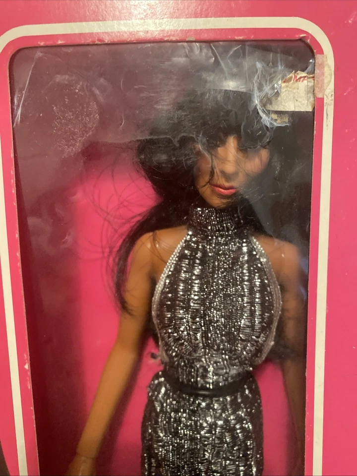 Vintage 1976 MEGO CHER Boneca Cabelo Crescente Suporte Chave e Caixa NOVO - Imagem 2 de 4