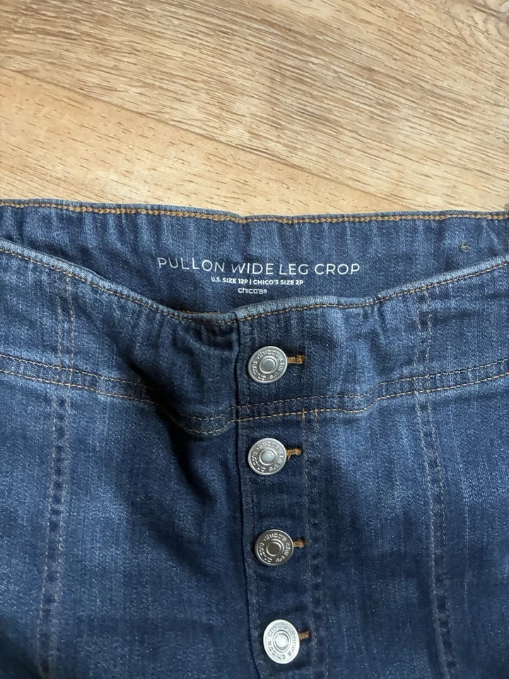 Pantalones de mezclilla cortos Chico’s para dama - talla 2P Foto 4 de 4