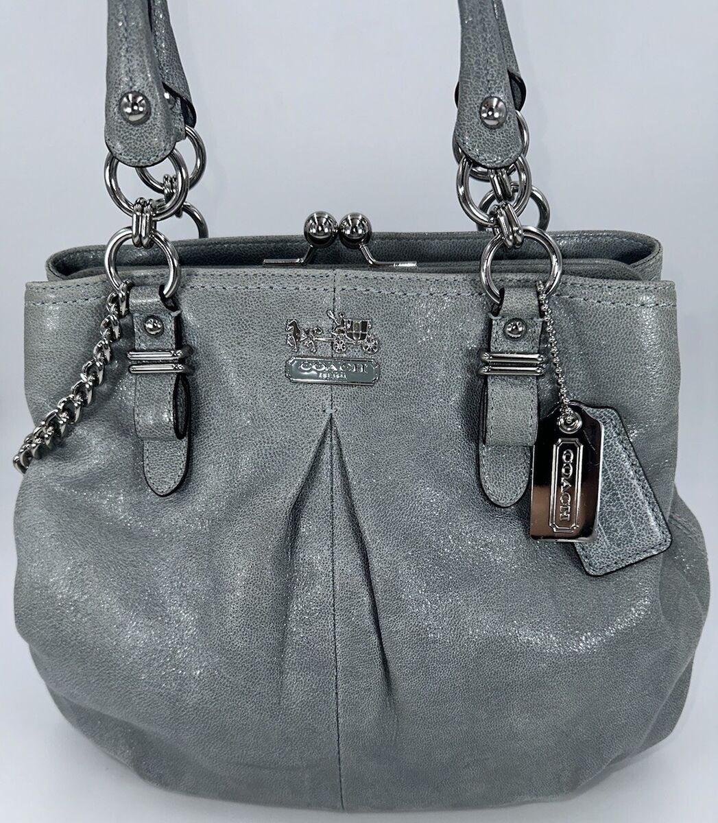 Coach Large Kisslock Purse 2010 Light Teal Chain Detail Coach Large Kisslock Purse 2010 Light Teal Chain Detail
