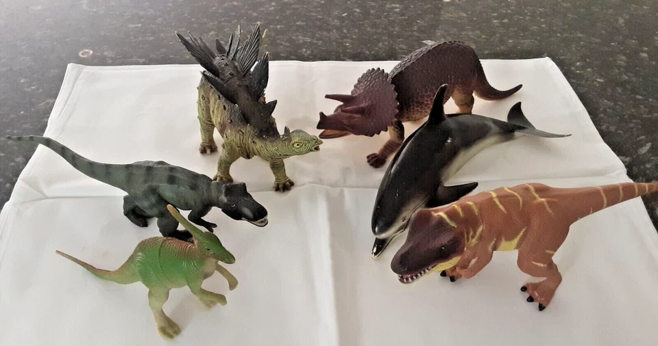 7 x various durable plastic dinosaurs toys - image 2 of 4