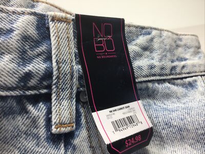 NWT. No Boundaries. Women's Shr Carrot Jeans Size 21. Light Wash