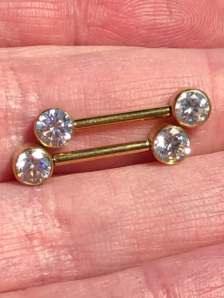 1.6 克拉圆形莫桑石乳头环身体穿孔杠铃 14K 镀黄金 — 第 4/4 张图片