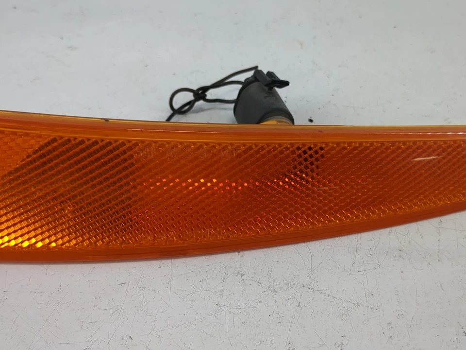 Luz marcadora lateral Saturn Ls2 2002 UD950 Foto 3 de 4