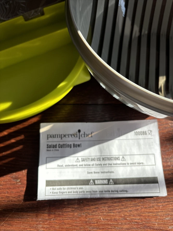 Pampered Chef Salad Cutting Bowl 100086 New in Box - Image 2 of 4