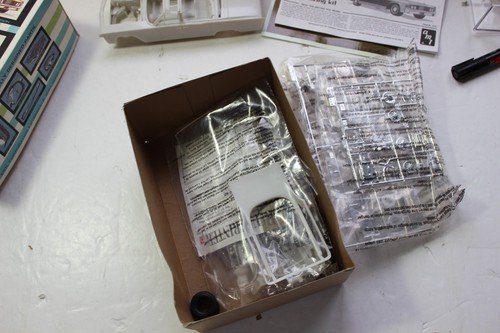 AMT 8122 1/25 Scale '65 Lincoln Continental 3 in 1 Plastic Model Kit boxed - Bild 9 von 10