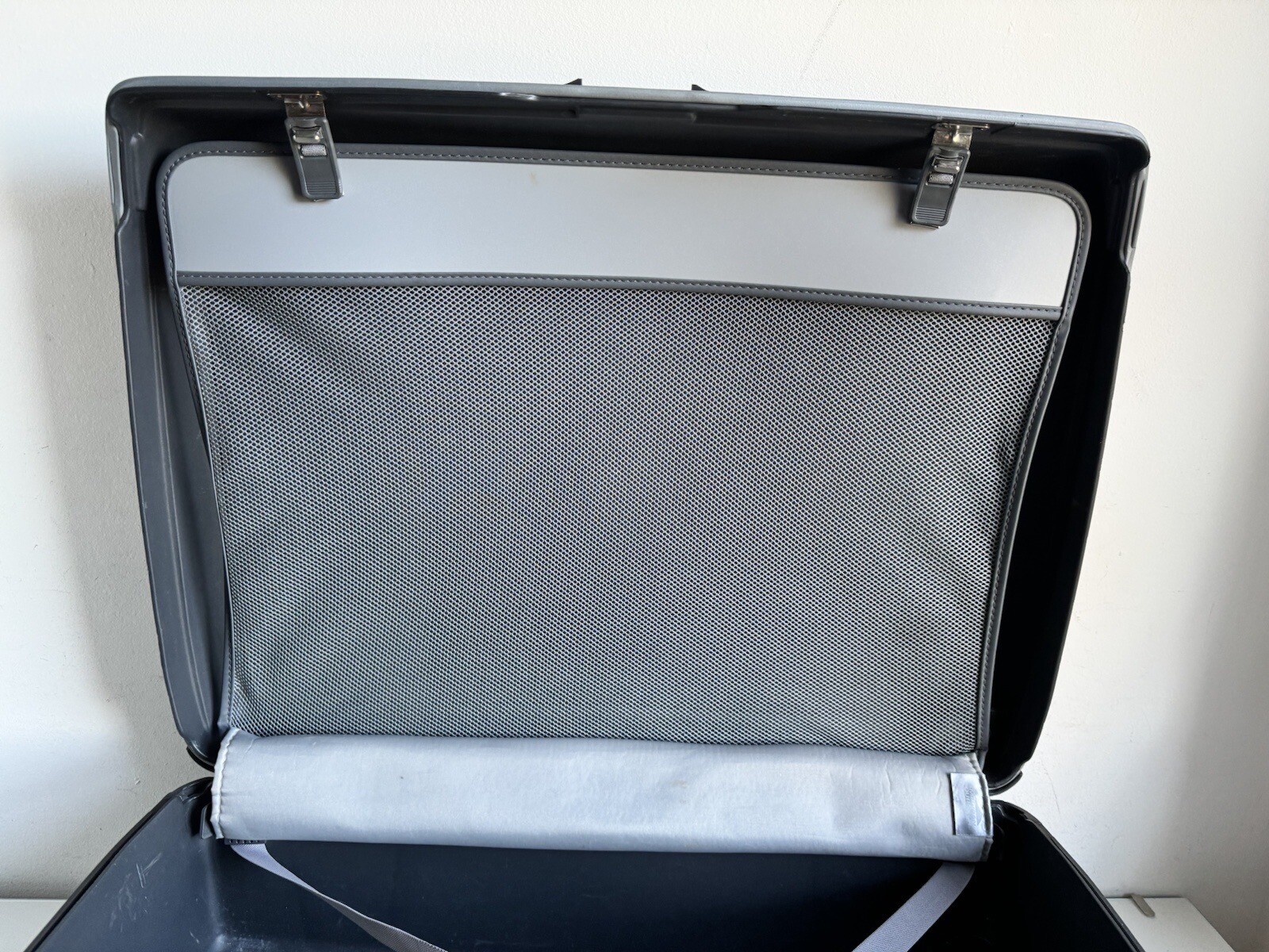 American Tourister By Samsonite 64x54x22cm Hardshell Suitcase Combi