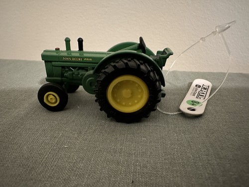 ERTL John Deere 1/64 5020 Diesel Tractor - 35105 & Wagon 35134 - Picture 2 of 4
