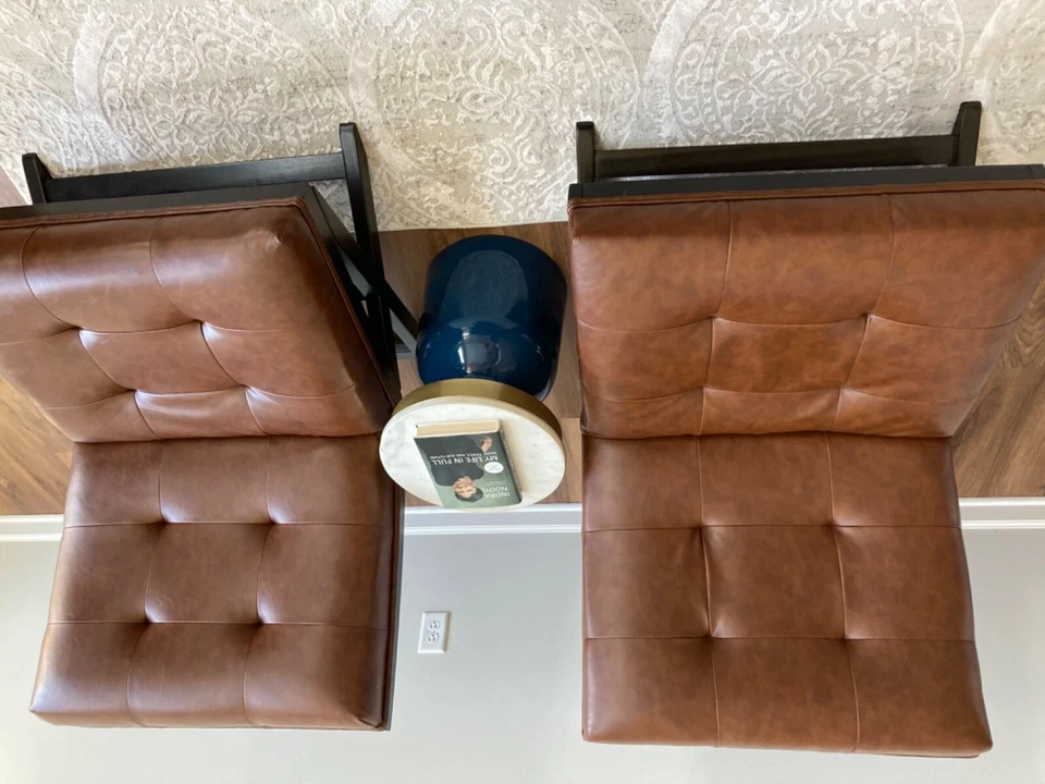 Silla de cuero Ashley usada. Comprado hace 6 meses. Sin arañazos ni marcas.  Foto 3 de 4