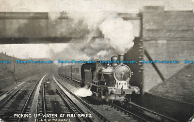 R653991 Wasseraufnahme mit voller Geschwindigkeit. L. und N.W. Eisenbahn. 1907