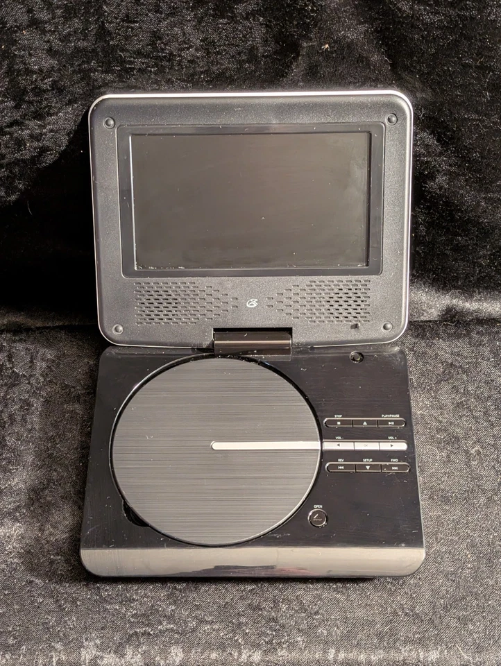 Reproductor de DVD/CD portátil GPX PD701W pantalla LCD de 7" con todos los cables y control remoto usado Foto 2 de 4