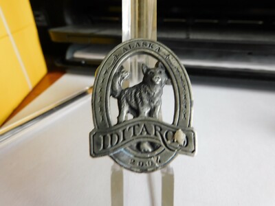 2004 Iditarod pewter Husky Malemute pin