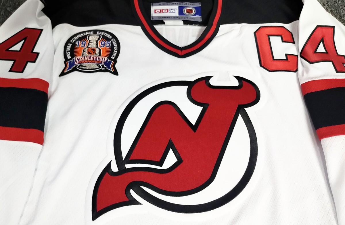 VINTAGE-NWT-MD SCOTT STEVENS NJ DEVILS 1995 STANLEY CUP PATCH CCM