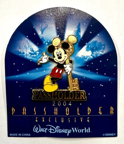 Walt Disney World 2003 & 2004 Annual Passholder exclusive pins. Collectibles!! - Picture 3 of 8