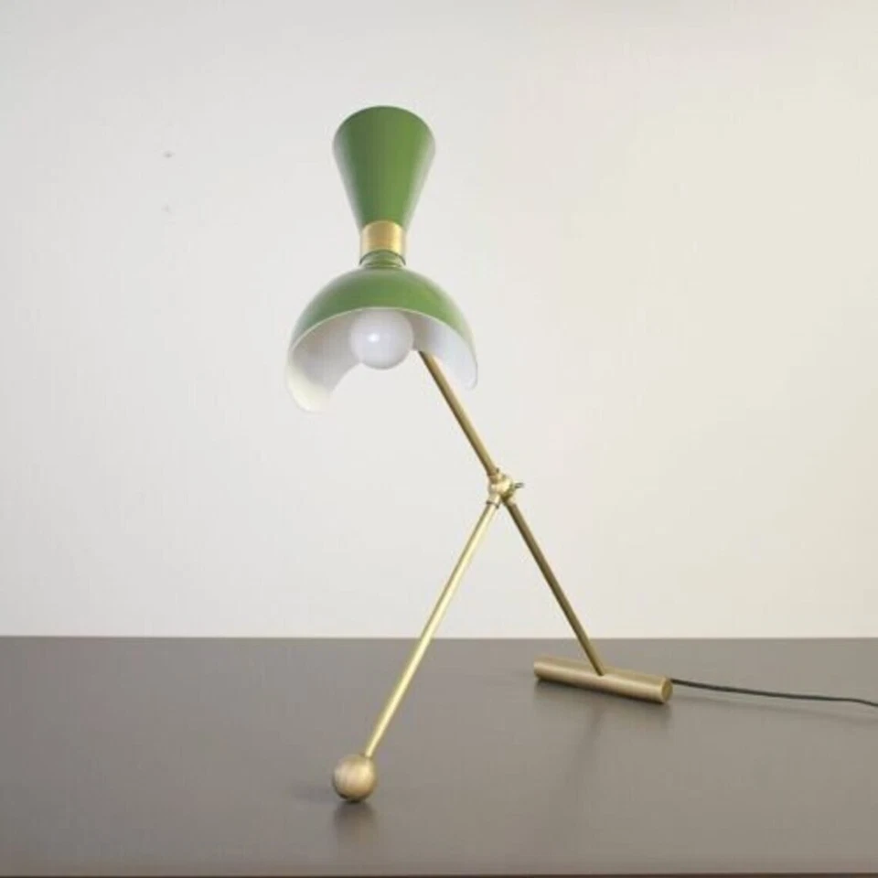 Lámpara de escritorio moderna Torno o lámpara de mesa en esmalte olivino y la... - Imagen 3 de 4