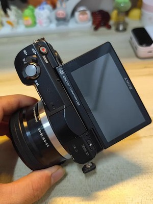Sony Alpha a5000 20.1MP Flip Screen Mirrorless 16-50mm Lens