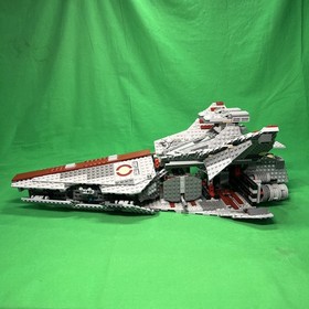 LEGO Star Wars: Venator-Class Republic Attack Cruiser (8039)