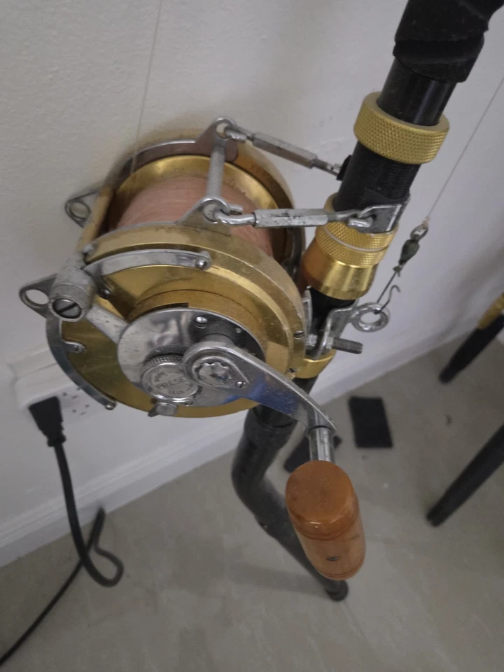 Penn International 80 con varilla doblada. Big Fish Rig! Foto 3 de 4