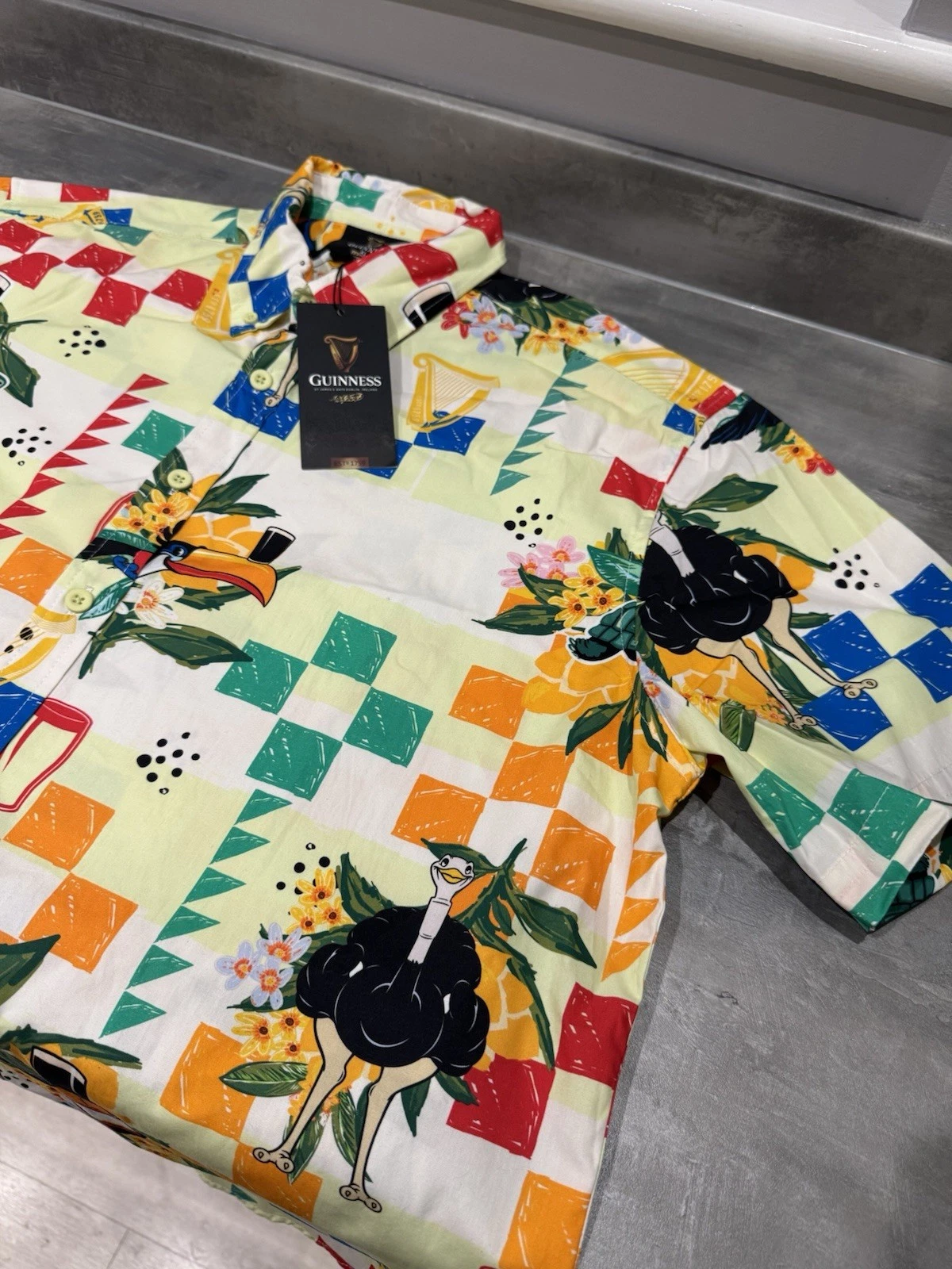 Guinness Toucan Floral Hawaiian Short Sleeve Shirt Mens Size XL Brand New 3