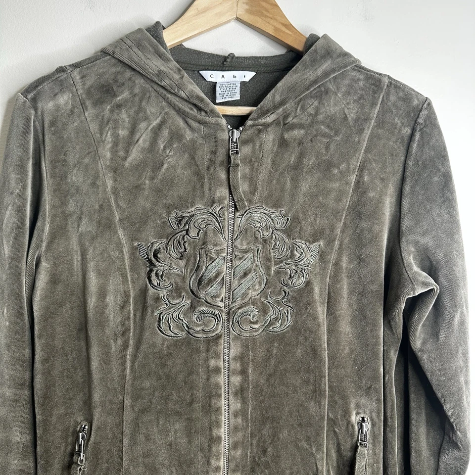 Chaqueta con Capucha CAbi Cremallera Completa Terciopelo Bordado Talla M Verde Oliva Grunge Y2K Años 90 Foto 2 de 4