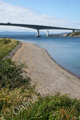 Foto 12x8 Strand an der Brücke Kyleakin Ein kleiner Strandabschnitt mit Blick auf C2011