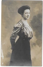 Postcard RPPC Real Photo Postcard of a Stately Georgian Era Young Lady — D20