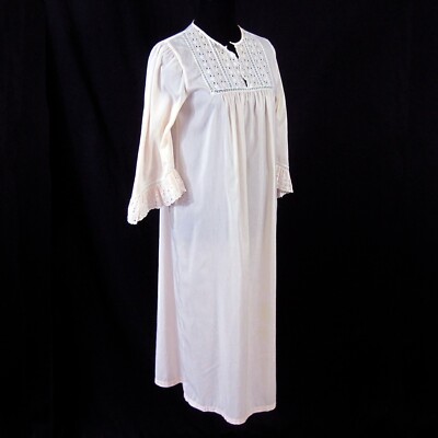 Barbizon Pale Pink Cotton Long Nightgown Vintage 1970s Demure Eyelet Lace  Modest
