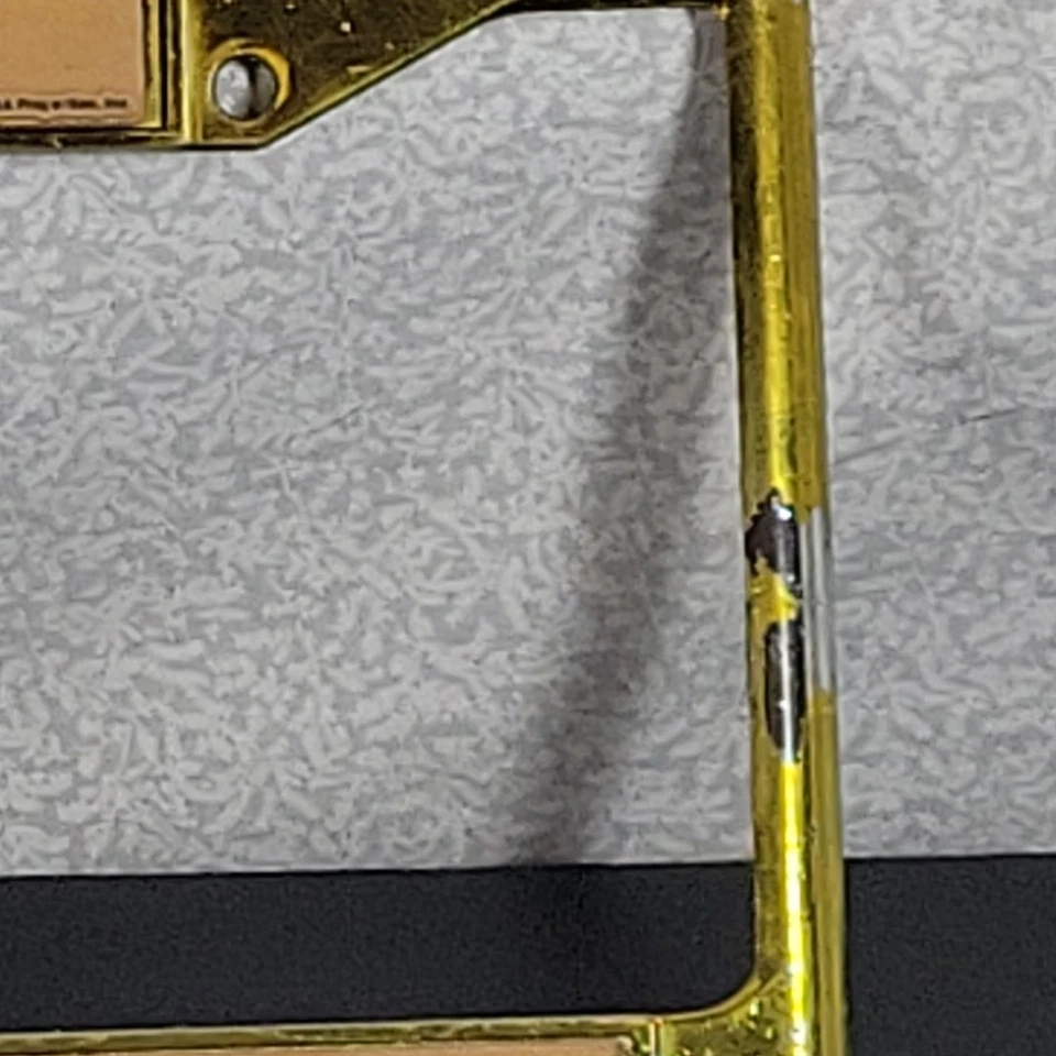 Marco de placa de metal Los Angeles LA Lakers NBA tono dorado Rico Industries Foto 2 de 4