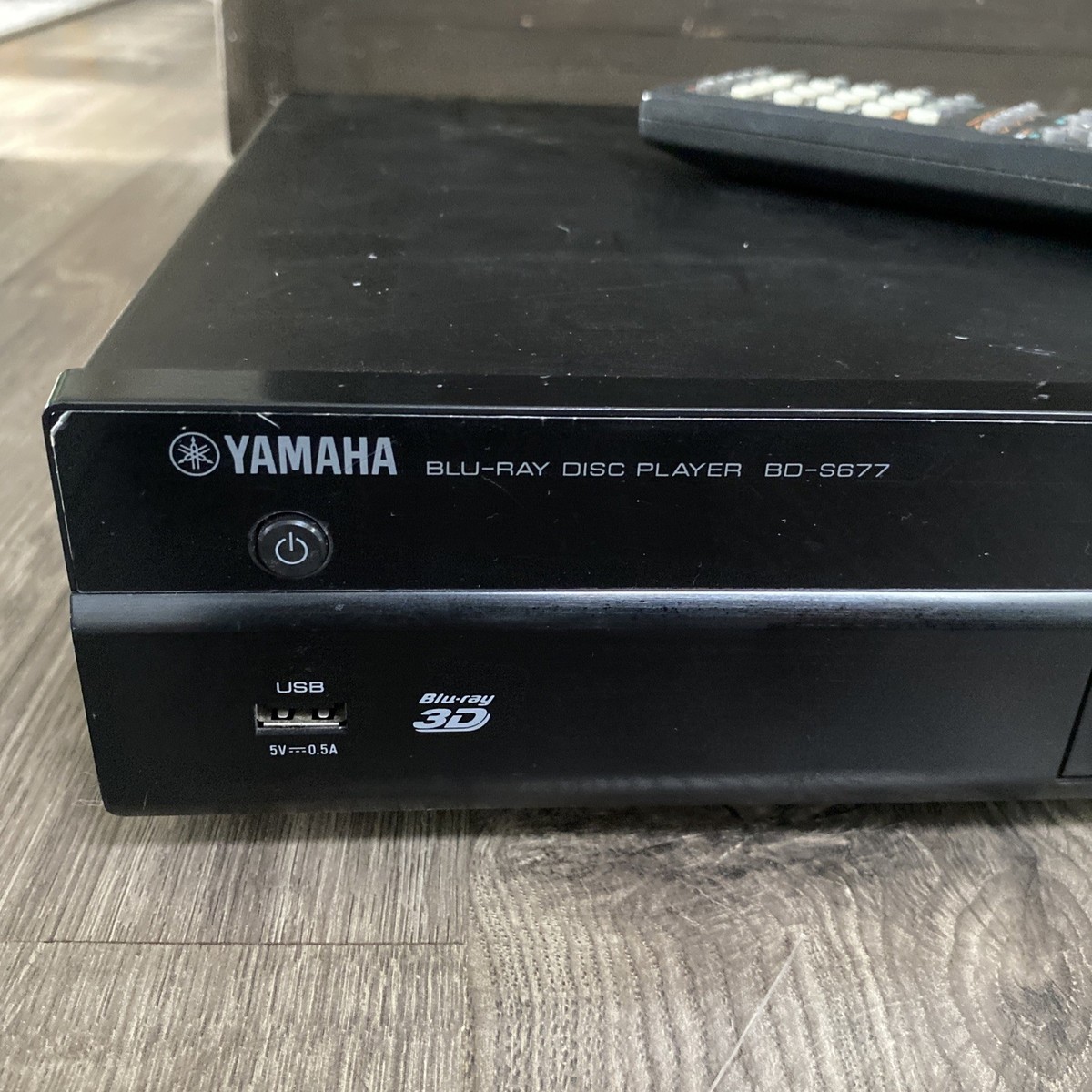 Yamaha BD-S677 3D Blu-ray Disc Player Ethernet USB HDMI Wired Wi