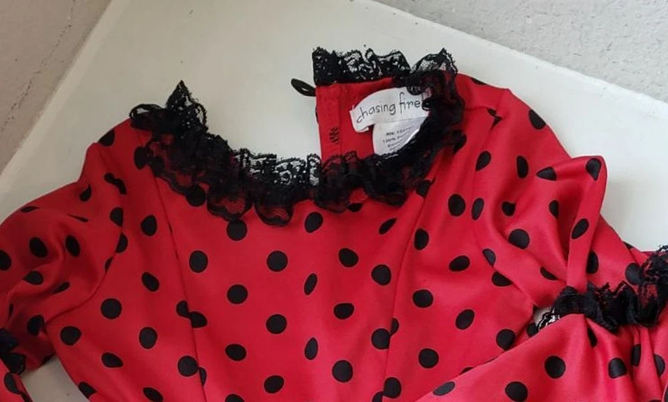 Б/У В ОТЛИЧНОМ СОСТОЯНИИ ГОНКА СВЕТЛЯЧКИ ДЕВОЧЕК 4 КРАСНЫЙ КОСТЮМ ТАНЦОВЩИЦЫ ФЛАМЕНКО И НОВЫЙ ЮБКИ - Изображение 4 из 4