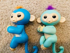 Lot Of 2 WowWee Fingerlings Fingerling Interactive Baby Monkeys Zoe